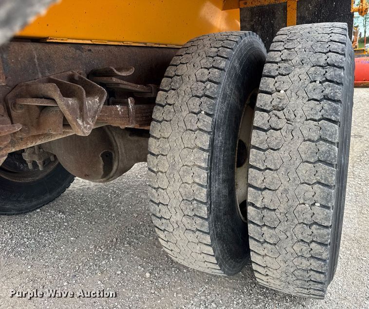 image for item DU3487 2006 International 7400 dump truck