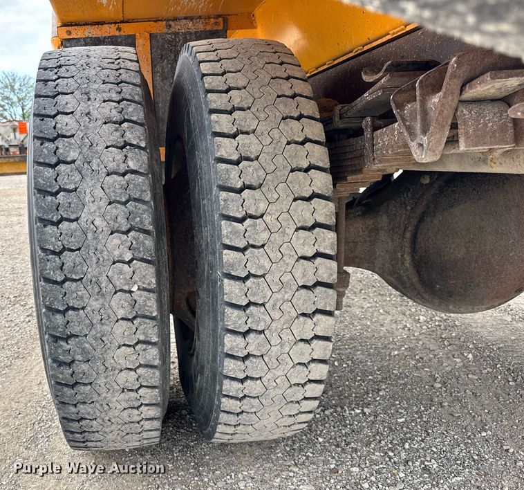 image for item DU3487 2006 International 7400 dump truck