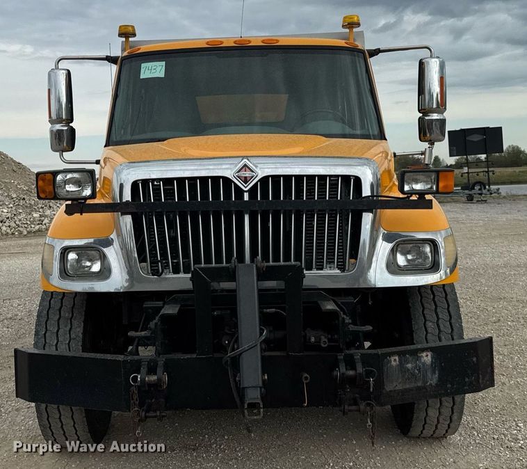 image for item DU3488 2006 International 7400 Crew Cab dump truck