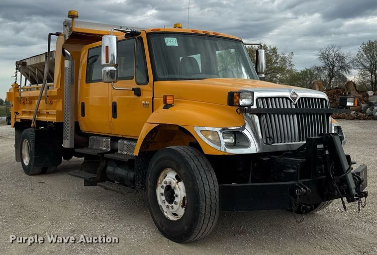 image for item DU3488 2006 International 7400 Crew Cab dump truck