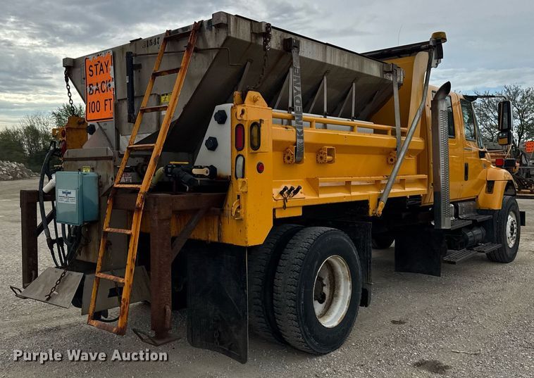 image for item DU3488 2006 International 7400 Crew Cab dump truck