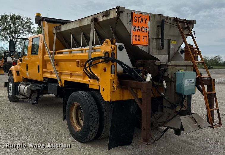 image for item DU3488 2006 International 7400 Crew Cab dump truck