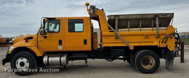 image for item DU3488 2006 International 7400 Crew Cab dump truck