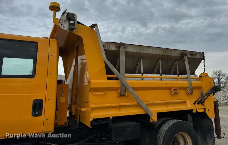 image for item DU3488 2006 International 7400 Crew Cab dump truck