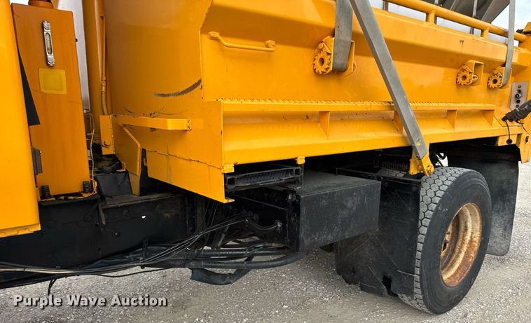 image for item DU3488 2006 International 7400 Crew Cab dump truck