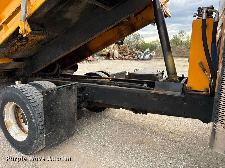 image for item DU3488 2006 International 7400 Crew Cab dump truck