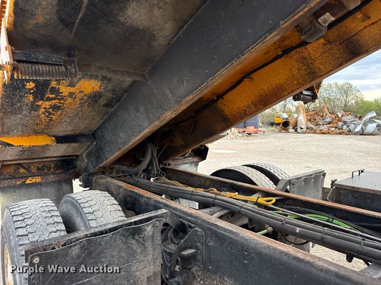 image for item DU3488 2006 International 7400 Crew Cab dump truck