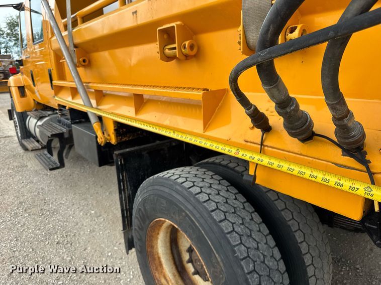 image for item DU3488 2006 International 7400 Crew Cab dump truck