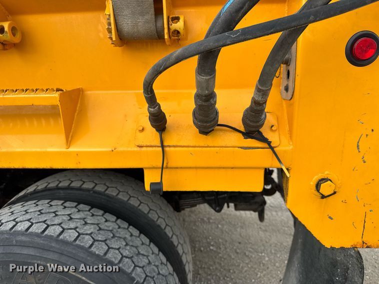 image for item DU3488 2006 International 7400 Crew Cab dump truck