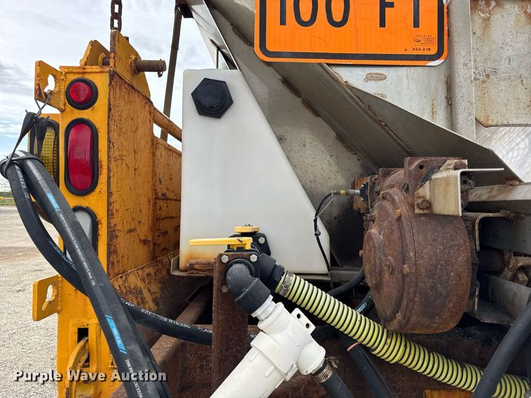 image for item DU3488 2006 International 7400 Crew Cab dump truck