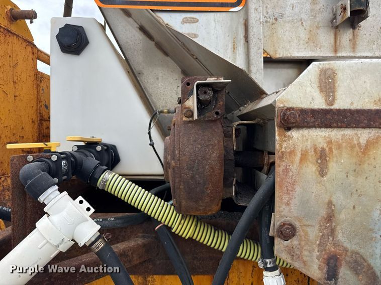 image for item DU3488 2006 International 7400 Crew Cab dump truck