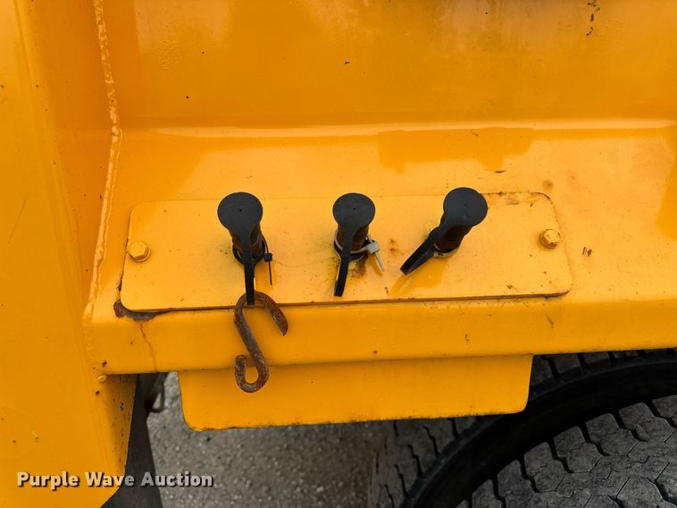 image for item DU3488 2006 International 7400 Crew Cab dump truck