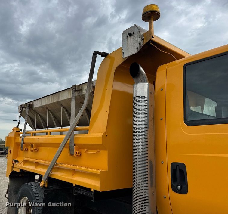 image for item DU3488 2006 International 7400 Crew Cab dump truck