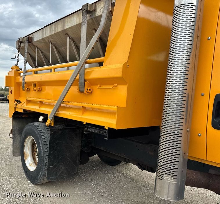 image for item DU3488 2006 International 7400 Crew Cab dump truck