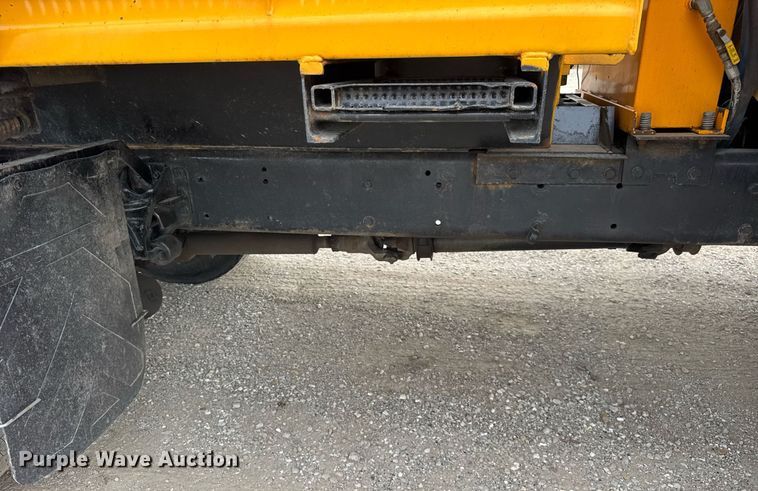 image for item DU3488 2006 International 7400 Crew Cab dump truck