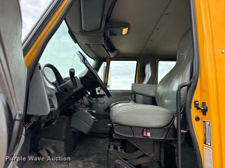 image for item DU3488 2006 International 7400 Crew Cab dump truck