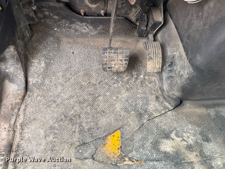 image for item DU3488 2006 International 7400 Crew Cab dump truck