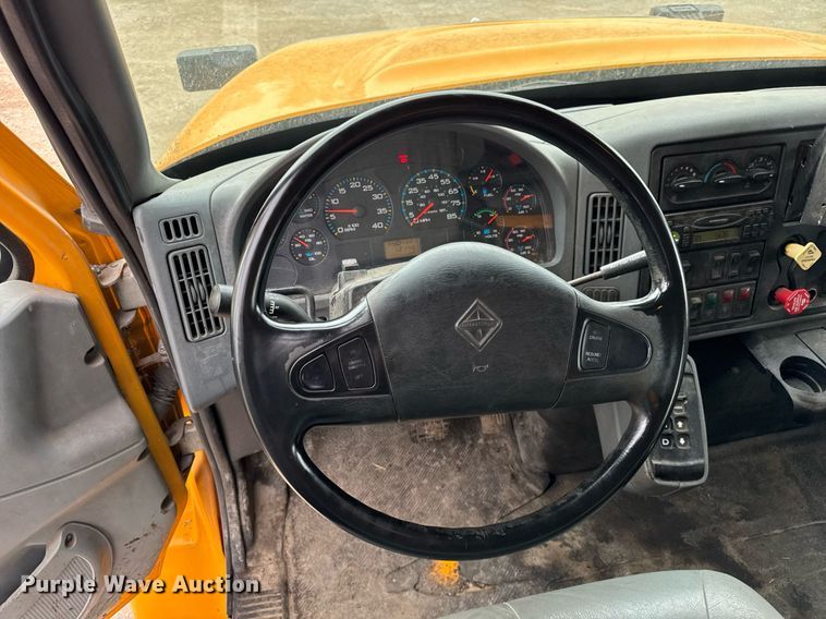 image for item DU3488 2006 International 7400 Crew Cab dump truck