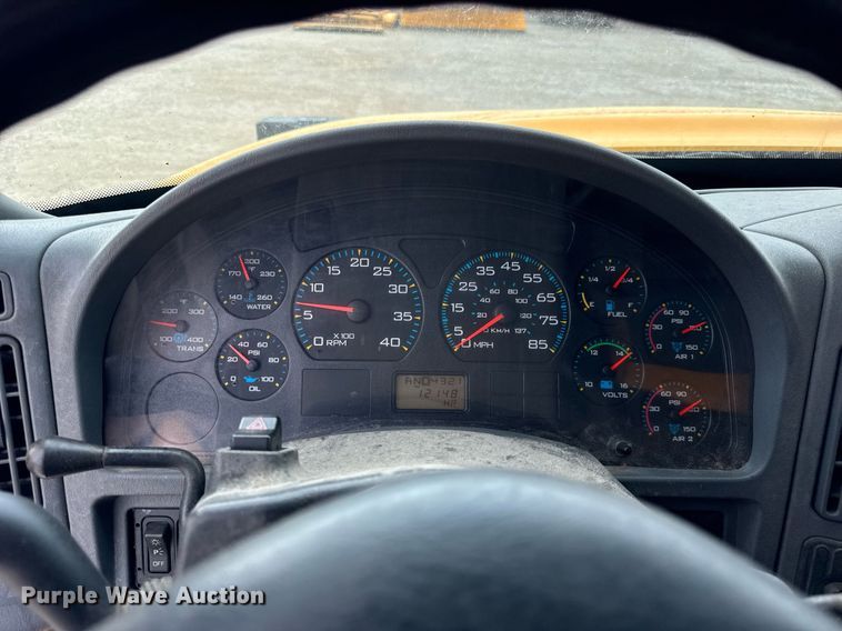 image for item DU3488 2006 International 7400 Crew Cab dump truck