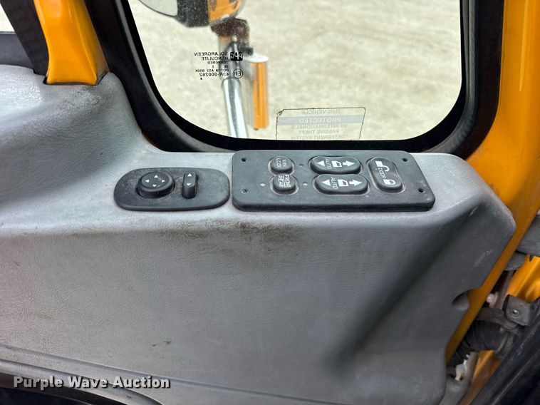 image for item DU3488 2006 International 7400 Crew Cab dump truck