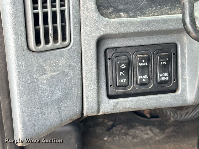 image for item DU3488 2006 International 7400 Crew Cab dump truck