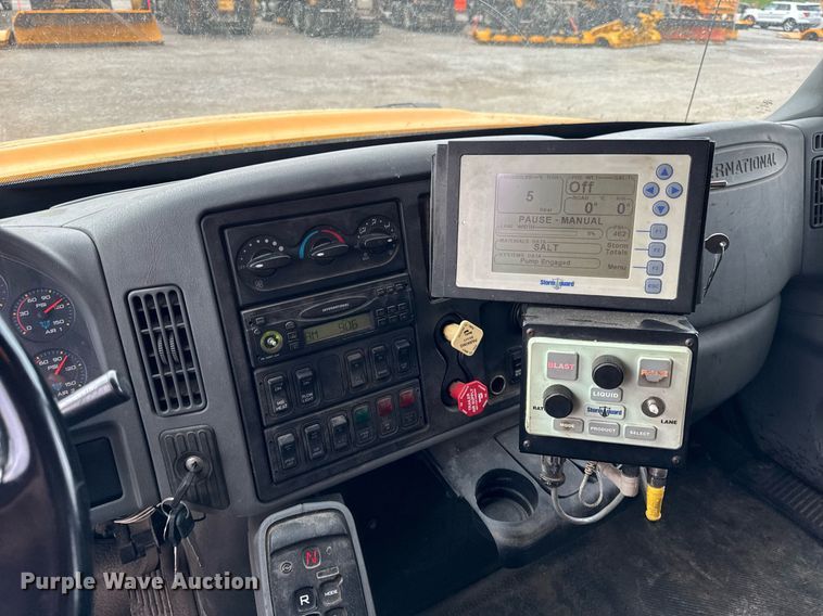 image for item DU3488 2006 International 7400 Crew Cab dump truck