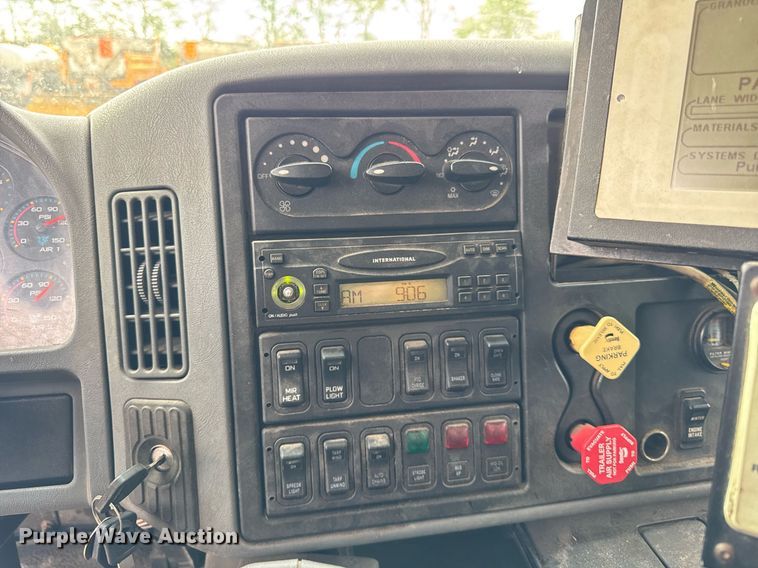 image for item DU3488 2006 International 7400 Crew Cab dump truck