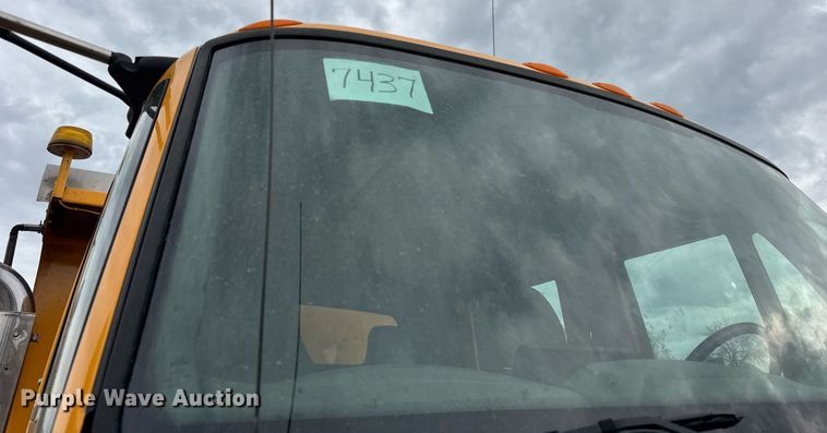 image for item DU3488 2006 International 7400 Crew Cab dump truck