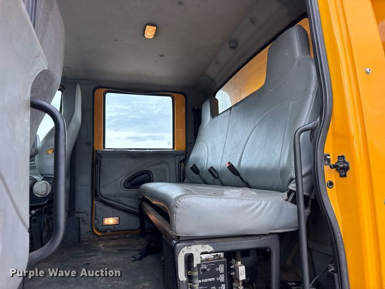 image for item DU3488 2006 International 7400 Crew Cab dump truck