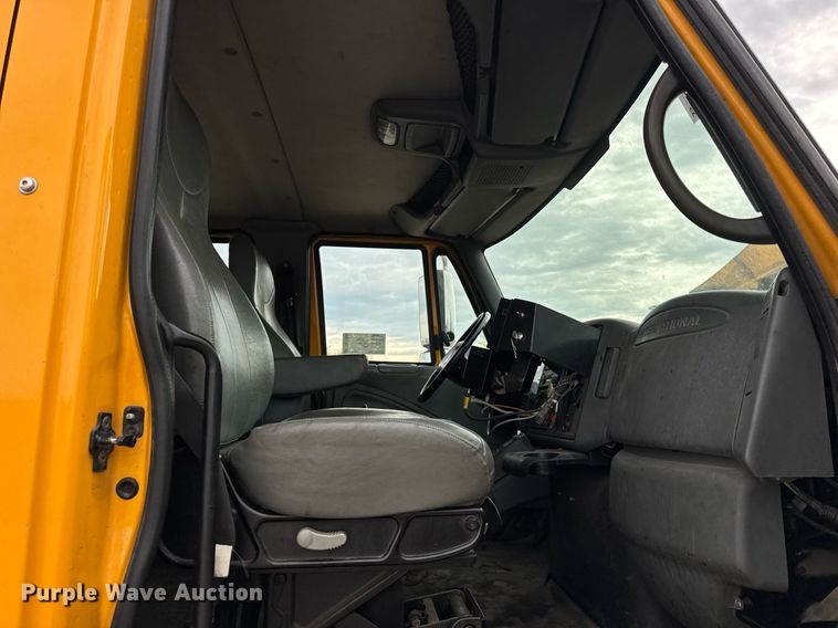 image for item DU3488 2006 International 7400 Crew Cab dump truck