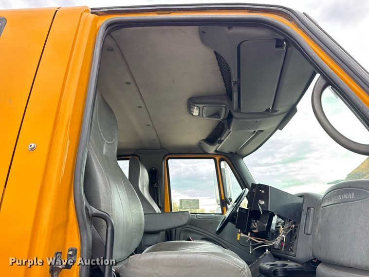 image for item DU3488 2006 International 7400 Crew Cab dump truck