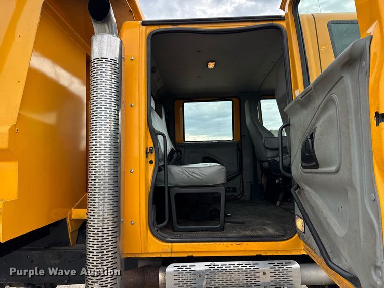 image for item DU3488 2006 International 7400 Crew Cab dump truck