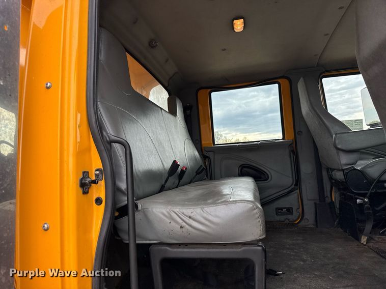 image for item DU3488 2006 International 7400 Crew Cab dump truck