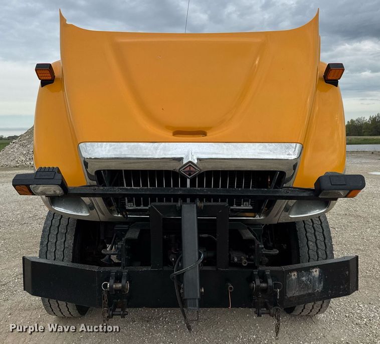 image for item DU3488 2006 International 7400 Crew Cab dump truck