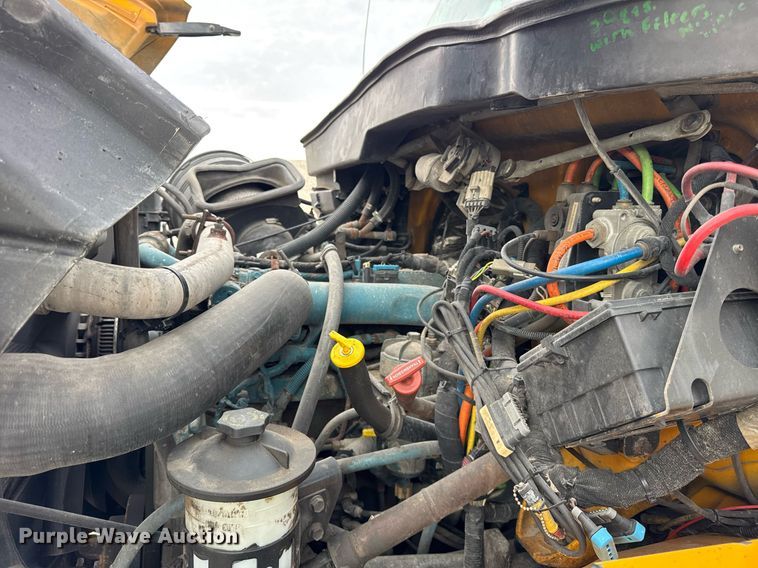 image for item DU3488 2006 International 7400 Crew Cab dump truck