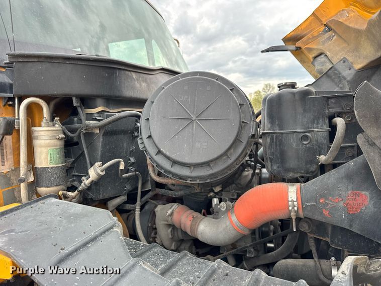 image for item DU3488 2006 International 7400 Crew Cab dump truck