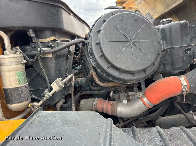 image for item DU3488 2006 International 7400 Crew Cab dump truck