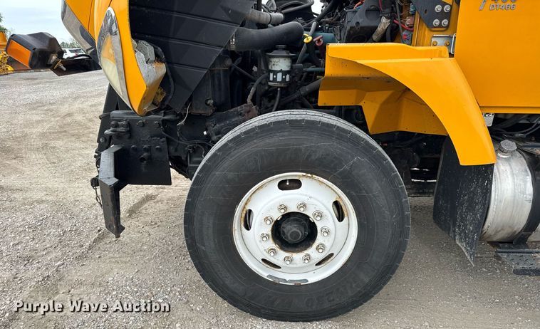 image for item DU3488 2006 International 7400 Crew Cab dump truck