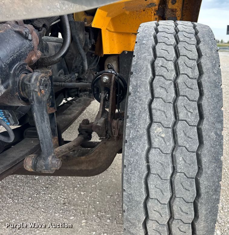 image for item DU3488 2006 International 7400 Crew Cab dump truck