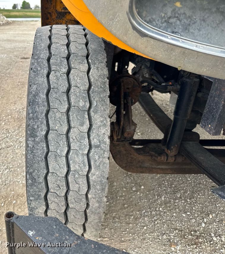 image for item DU3488 2006 International 7400 Crew Cab dump truck