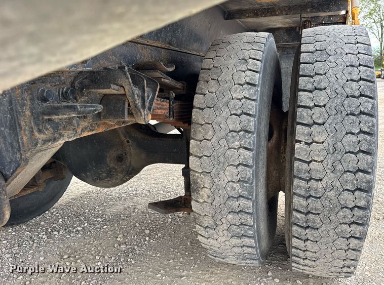 image for item DU3488 2006 International 7400 Crew Cab dump truck