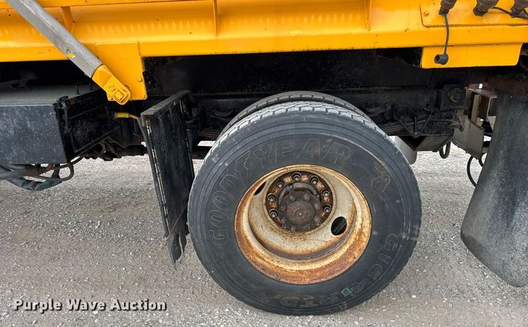 image for item DU3488 2006 International 7400 Crew Cab dump truck