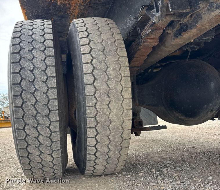 image for item DU3488 2006 International 7400 Crew Cab dump truck