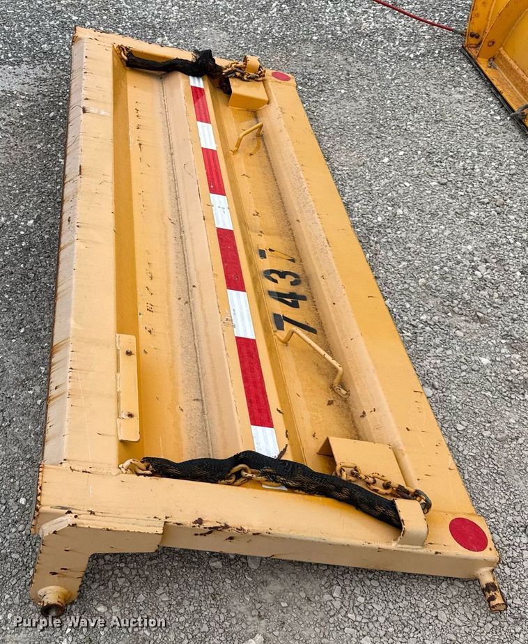 image for item DU3488 2006 International 7400 Crew Cab dump truck