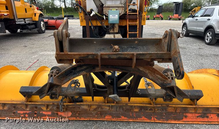 image for item DU3488 2006 International 7400 Crew Cab dump truck