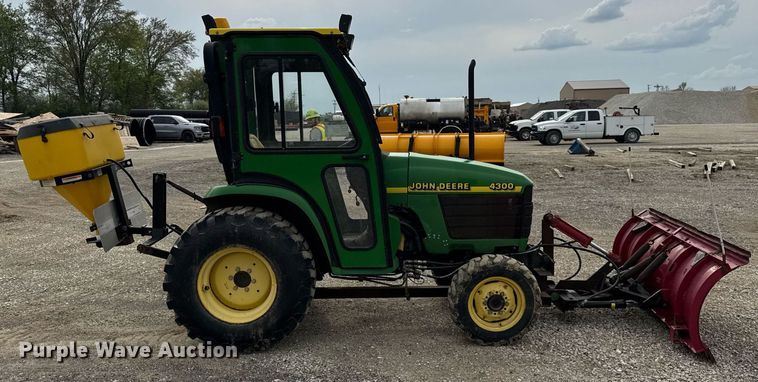 image for item DU3490 2000 John Deere 4300 MFWD tractor