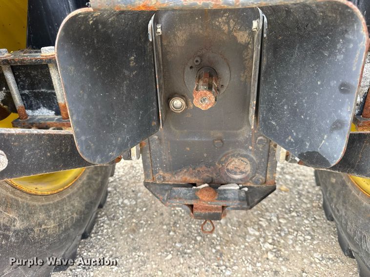 image for item DU3490 2000 John Deere 4300 MFWD tractor