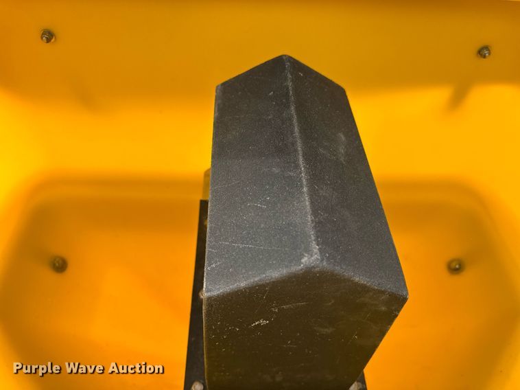 image for item DU3490 2000 John Deere 4300 MFWD tractor