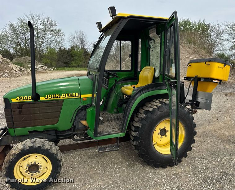 image for item DU3490 2000 John Deere 4300 MFWD tractor