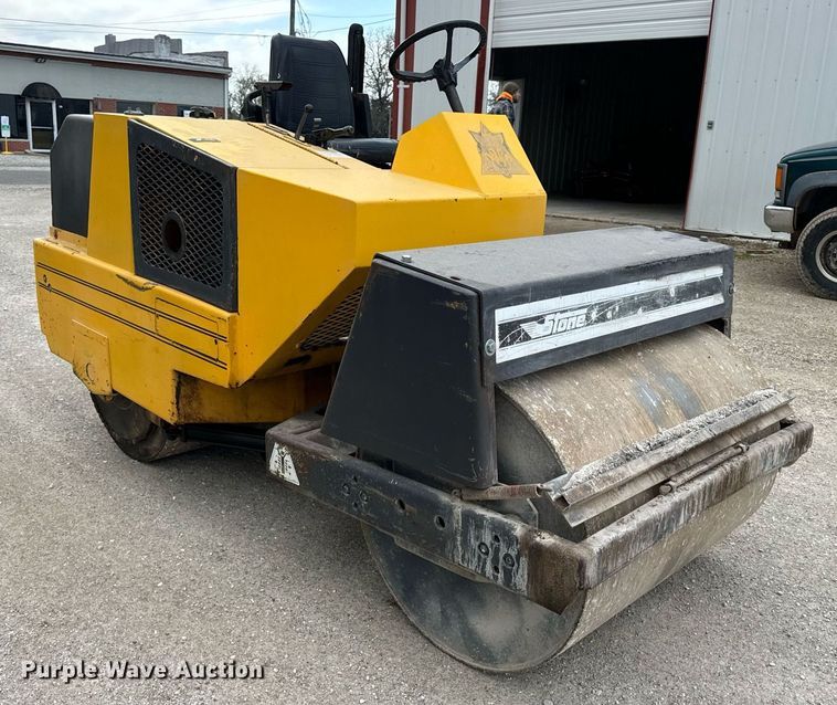 image for item DV1904 Stone AVR400 double drum vibratory roller